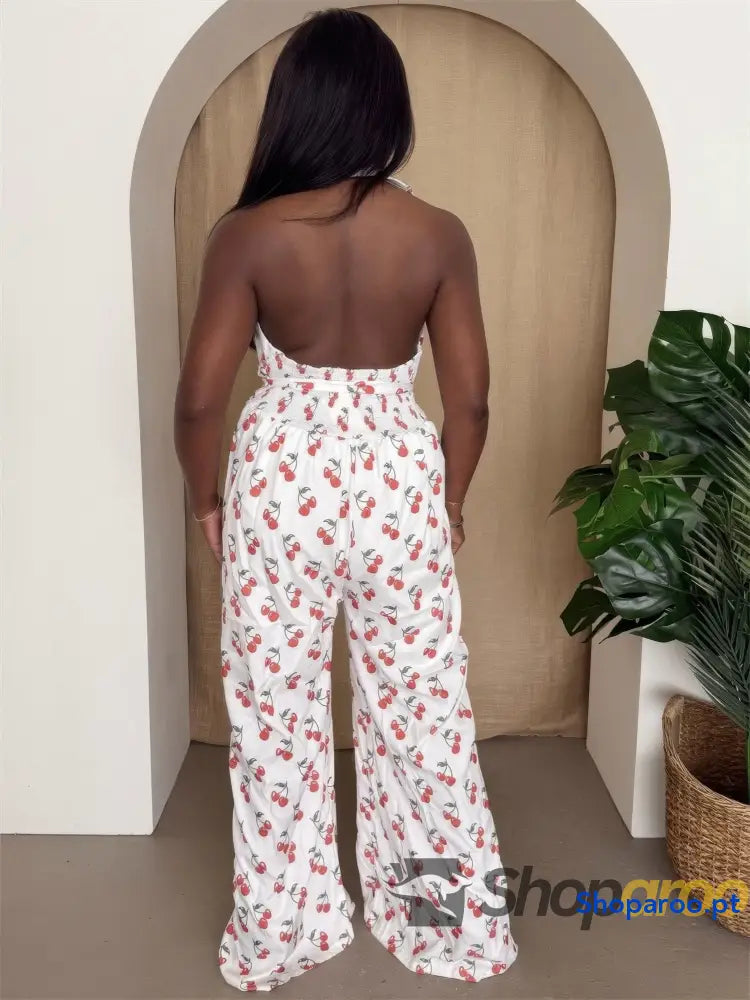 Macacão Halter com Estampado de Cerejas e Pernas Largas