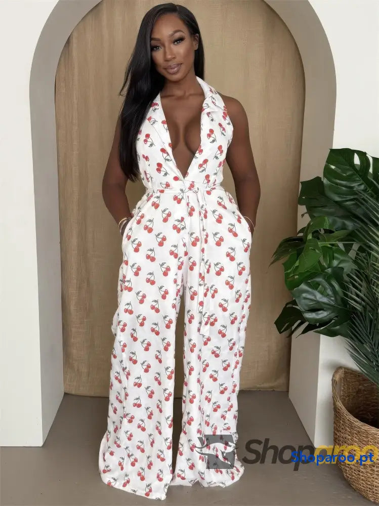 Macacão Halter com Estampado de Cerejas e Pernas Largas