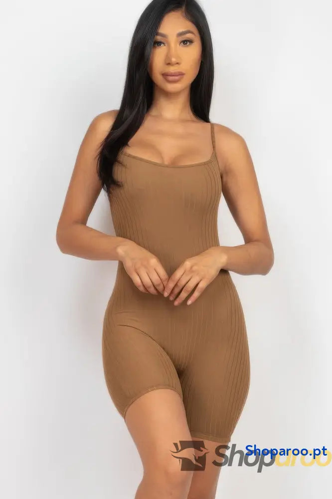 Macacão Justo em Malha Canelada com Alças Finas