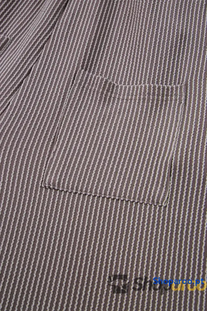 Macacão largo com alças ajustáveis e pernas largas