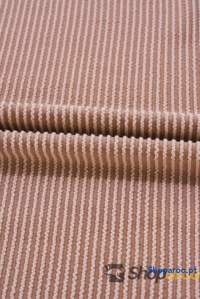 Macacão largo com alças ajustáveis e pernas largas