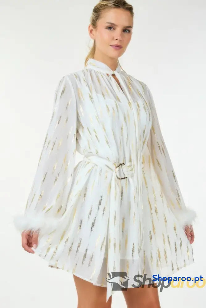 Vestido curto com estampado metálico