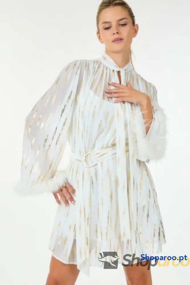 Vestido curto com estampado metálico