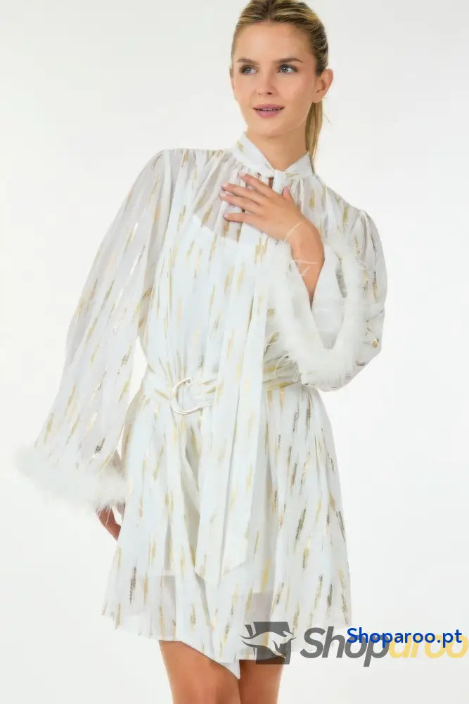 Vestido curto com estampado metálico