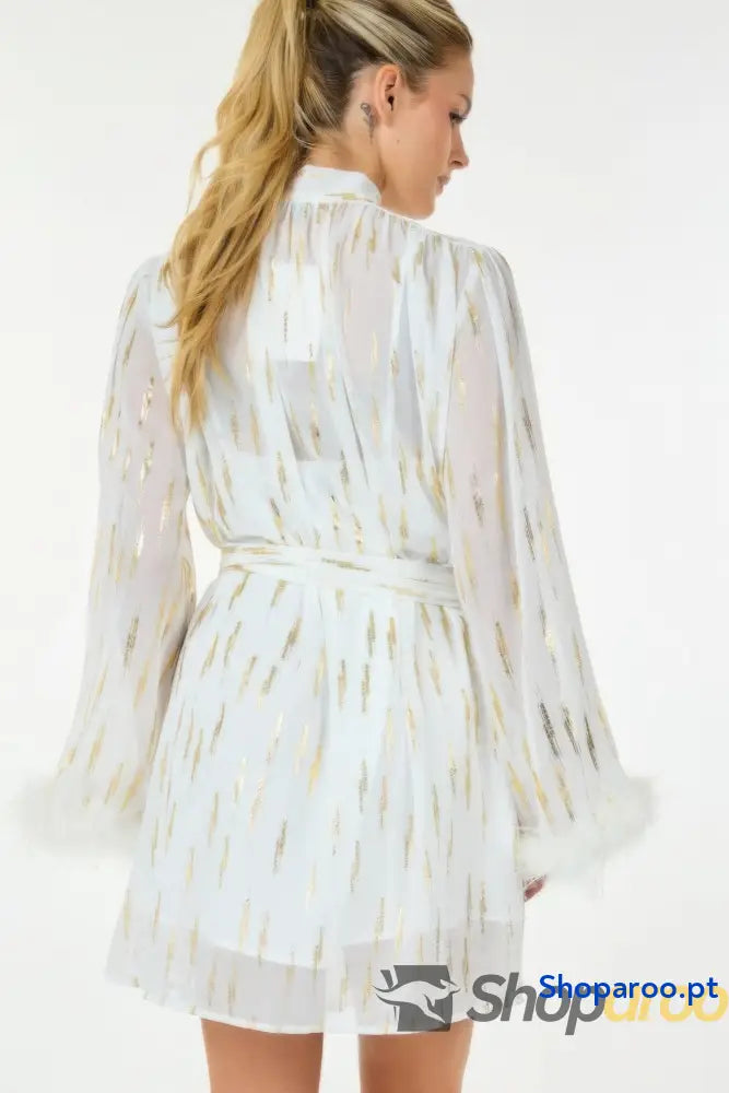 Vestido curto com estampado metálico