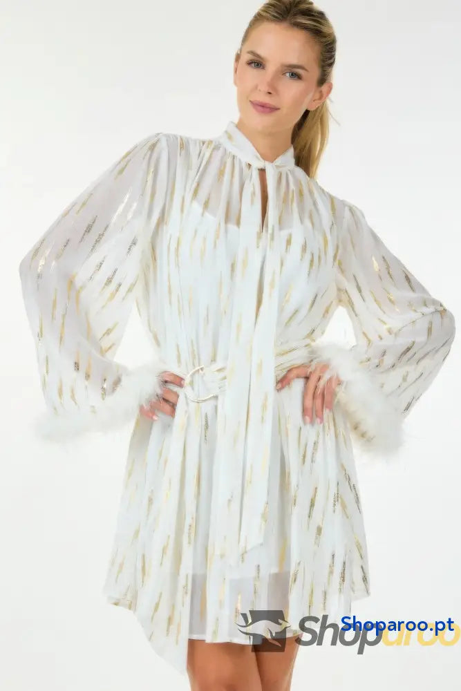 Vestido curto com estampado metálico