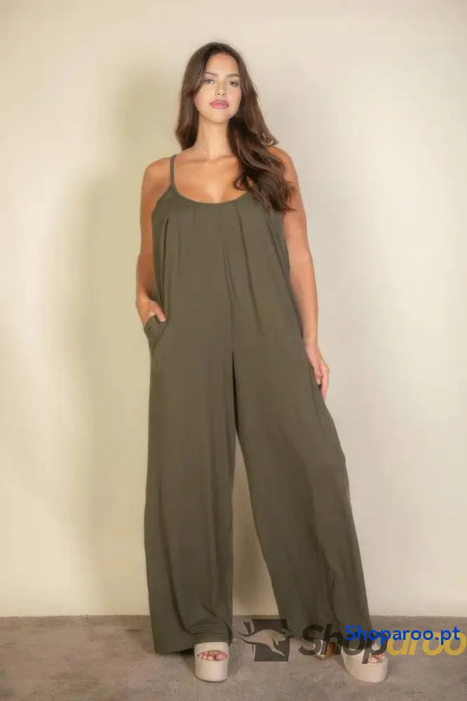 Macacão Plus Largo em Jersey Verde-Azeitona com Alças Finas Ajustáveis