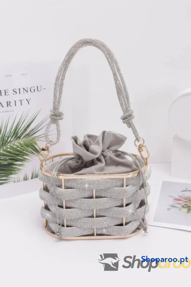 Bolsa balde de metal entrançado com strass