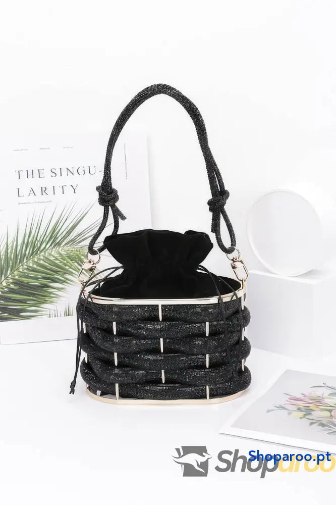 Bolsa balde de metal entrançado com strass