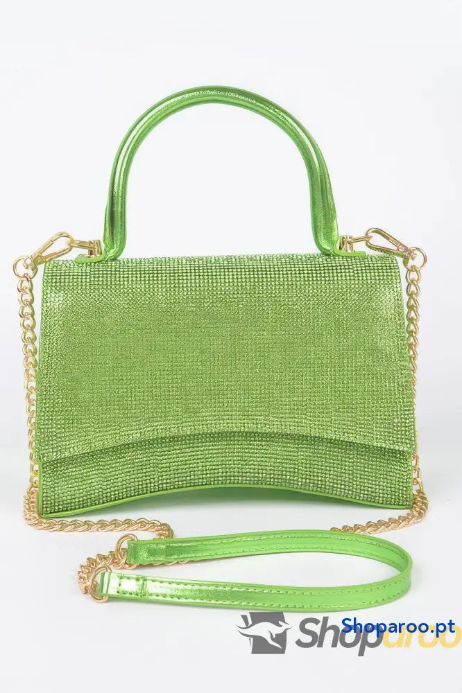 Bolsa com pala e alça superior em strass