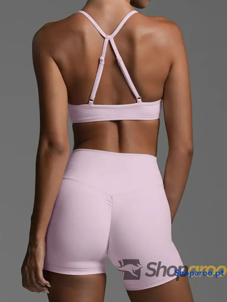 Conjunto desportivo com sutiã franzido e calções de cintura alta
