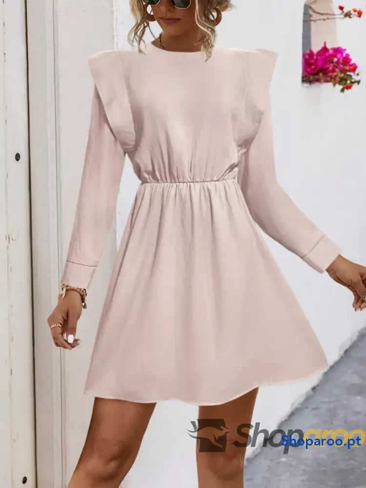 Vestido curto de manga comprida com folhos
