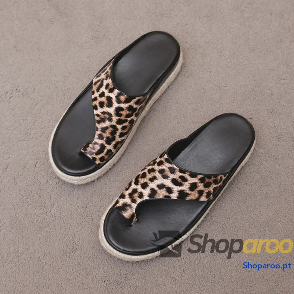 Sandálias de senhora sola grossa com padrão leopardo