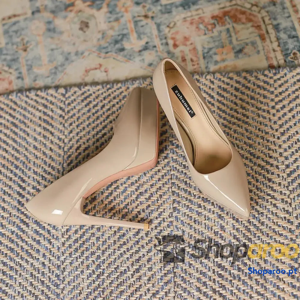 Sapatos de salto alto com plataforma e bico fino