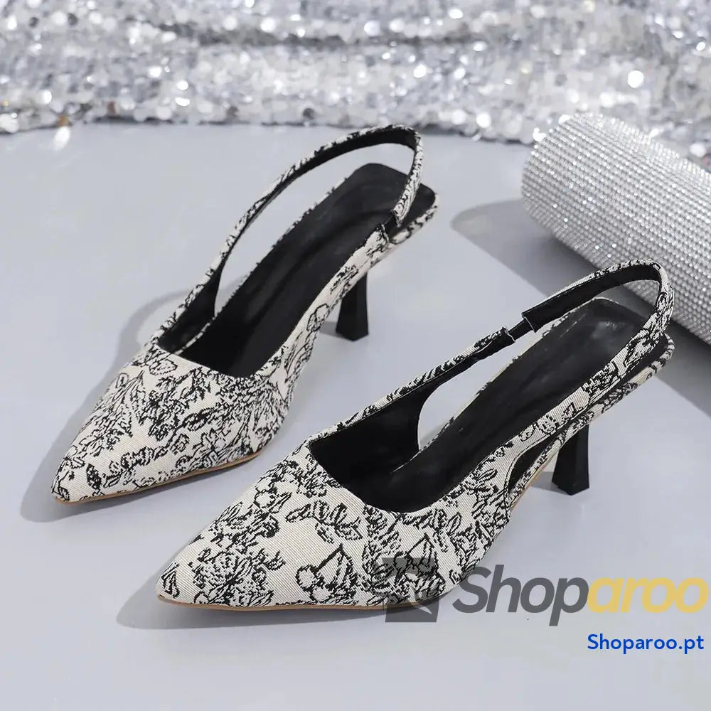 Sapatos slingback com bico fino e flores