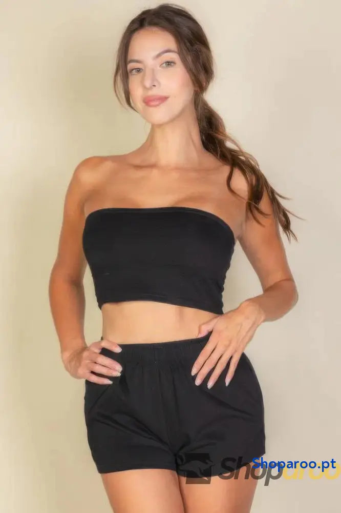 Conjunto de duas peças de top e calções de cor sólida simples