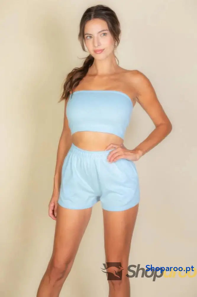 Conjunto de duas peças de top e calções de cor sólida simples