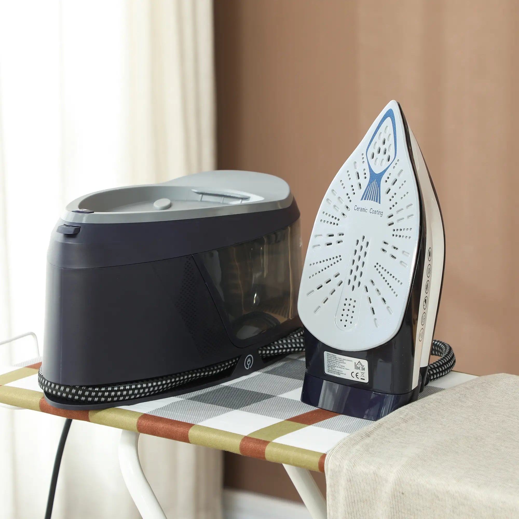 Ferro com caldeira 2800W base cerâmica depósito 2L azul