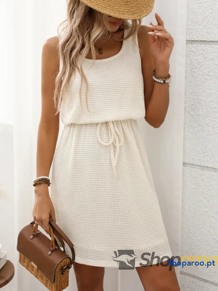 Vestido curto de malha waffle com cordão