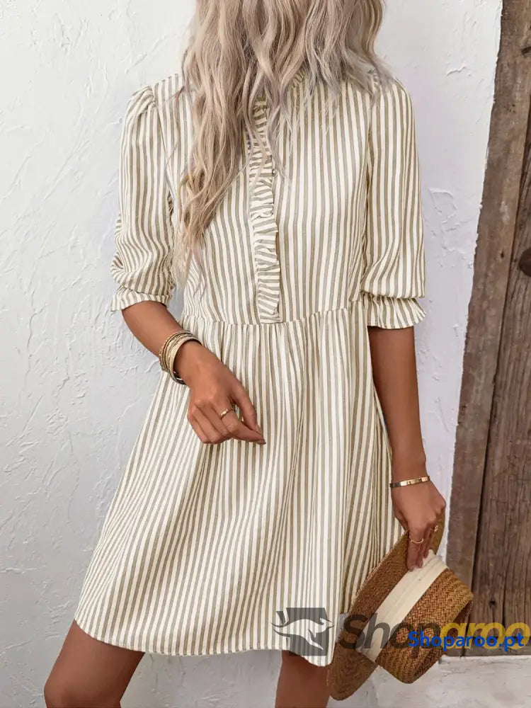 Vestido de meia manga às riscas