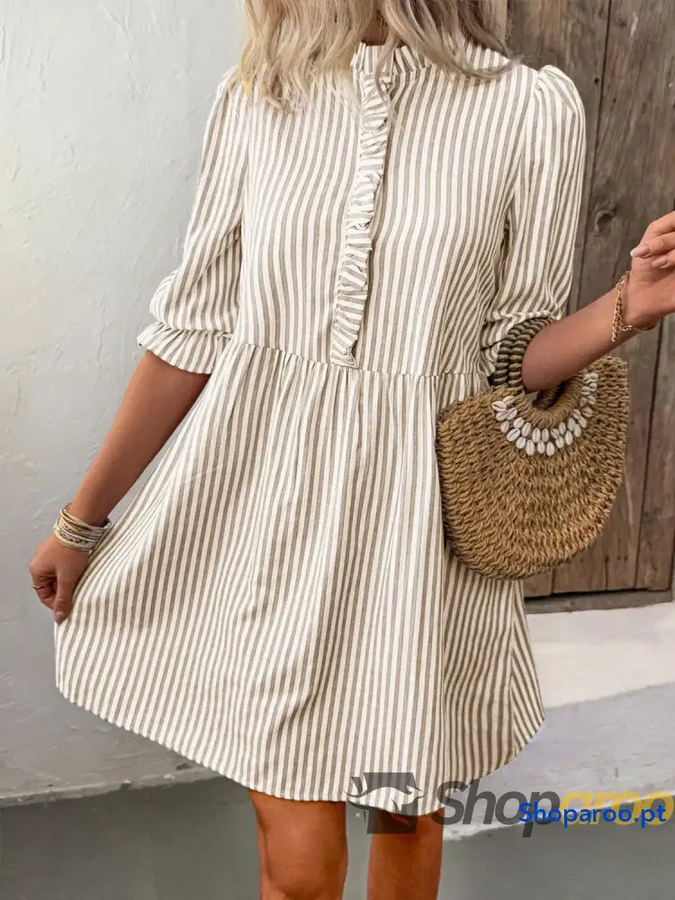 Vestido de meia manga às riscas