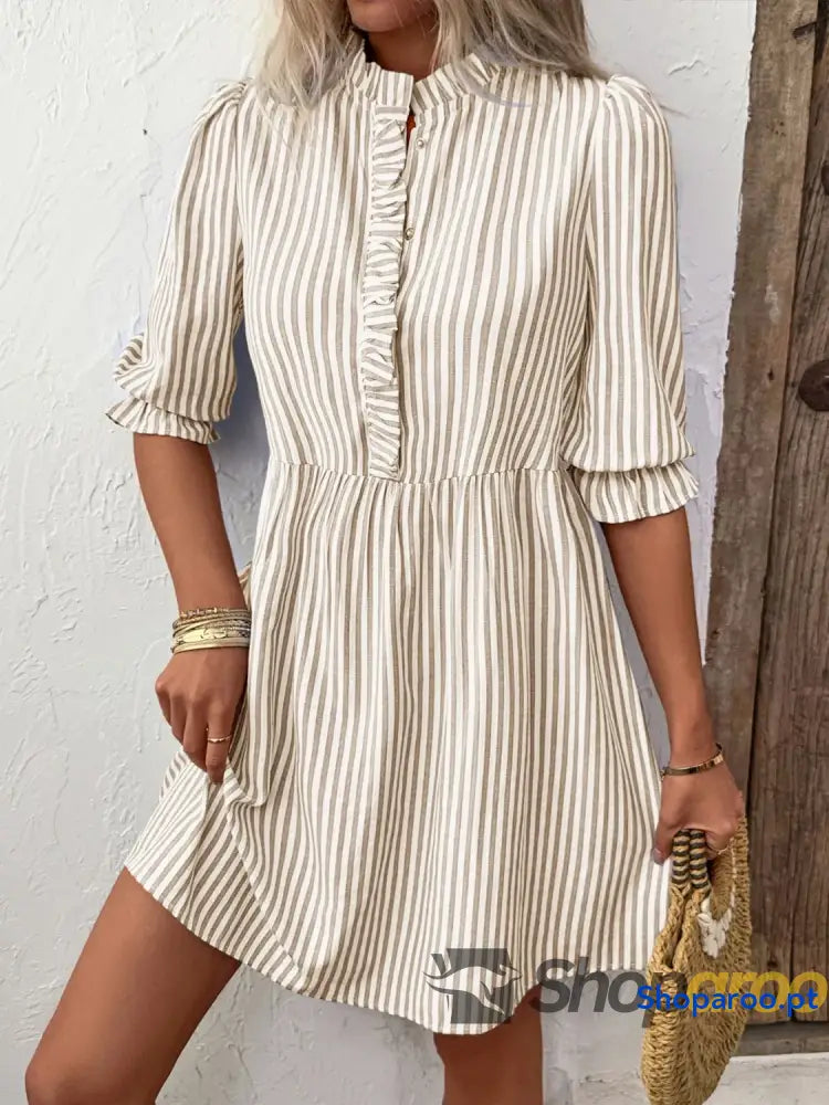 Vestido de meia manga às riscas