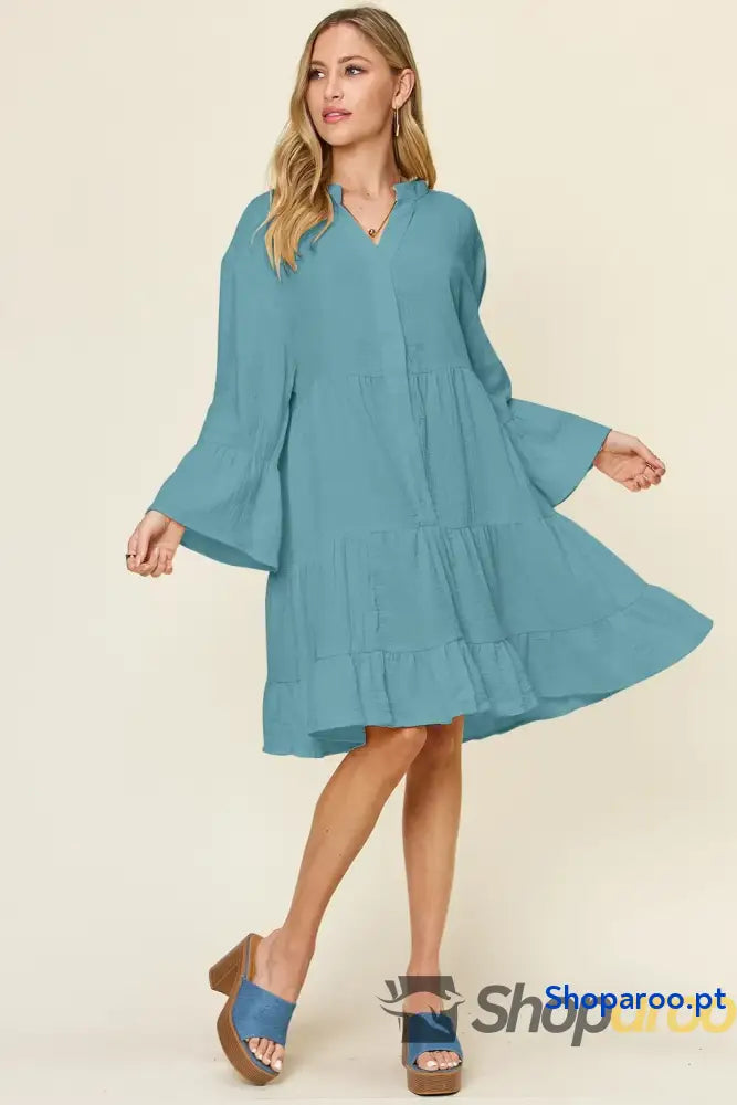 Vestido Double Take Full Size com textura e botões bainha folhos