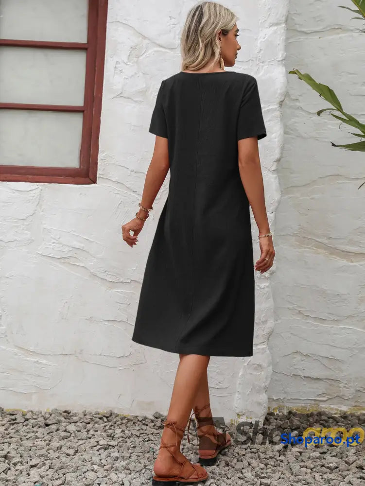 Vestido Ivy Lane com decote redondo e manga curta bolsos