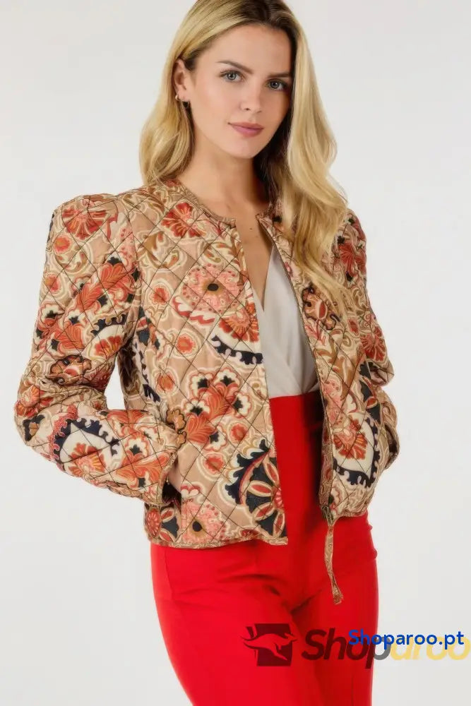 Casaco com fecho e estampas múltiplas