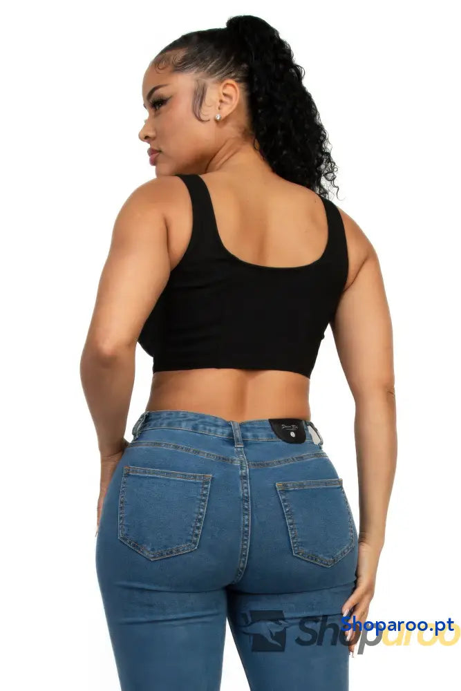 Crop top com decote quadrado e fecho frontal em tecido flexível